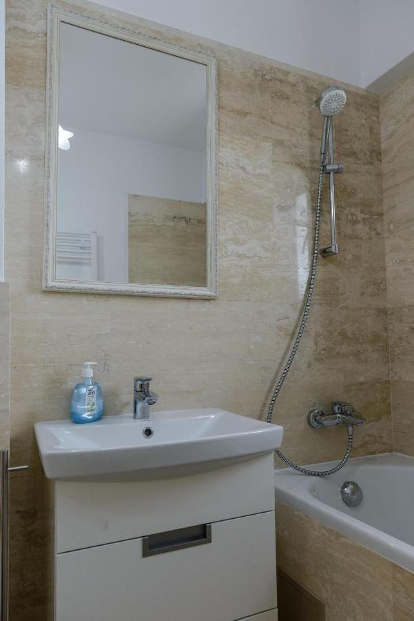 Luxury Apartments Newton By Glam Iasi Buitenkant foto